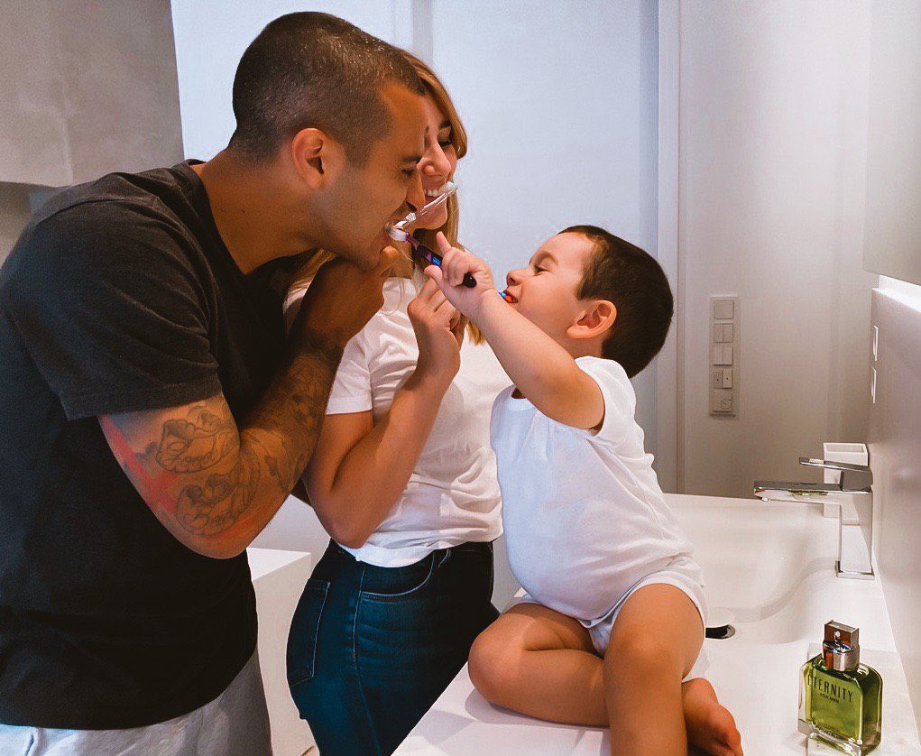 Thiago6's tweet photo. Family Smiles.
#Eternity https://t.co/KXOJIhYcE4