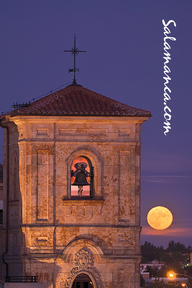 Salamancadotcom's tweet photo. #PlenaMoon3DeAgosto... #Salamanca y su #Luna de #Agosto, desde el #HuertoDeCalixtoYMelbea al #CarmenDeAbajo #Foto #Photo https://t.co/3gUBdbtSOz https://t.co/7mNtOjybzo