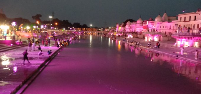 mrocksmedia's tweet photo. जब श्री राम लंका विजय करके अयोध्या पहुंचे होंगे,
पुष्पक पर सबकी नज़रे होंगी और सीता संग बैठे होंगे,
आगमन की तैयारियां घर वापसी की रीत हो रही होगी,
चमकती अयोध्या कुछ एसी ही प्रतीत हो रही होगी।
#RamMandir 
#JaiSiyaRam 
#JaiShriRam 
#राममंदिर 
#राम_नाम_सुखदाई 
#राम_मंदिर_निर्माण https://t.co/2FQwPCUXBb