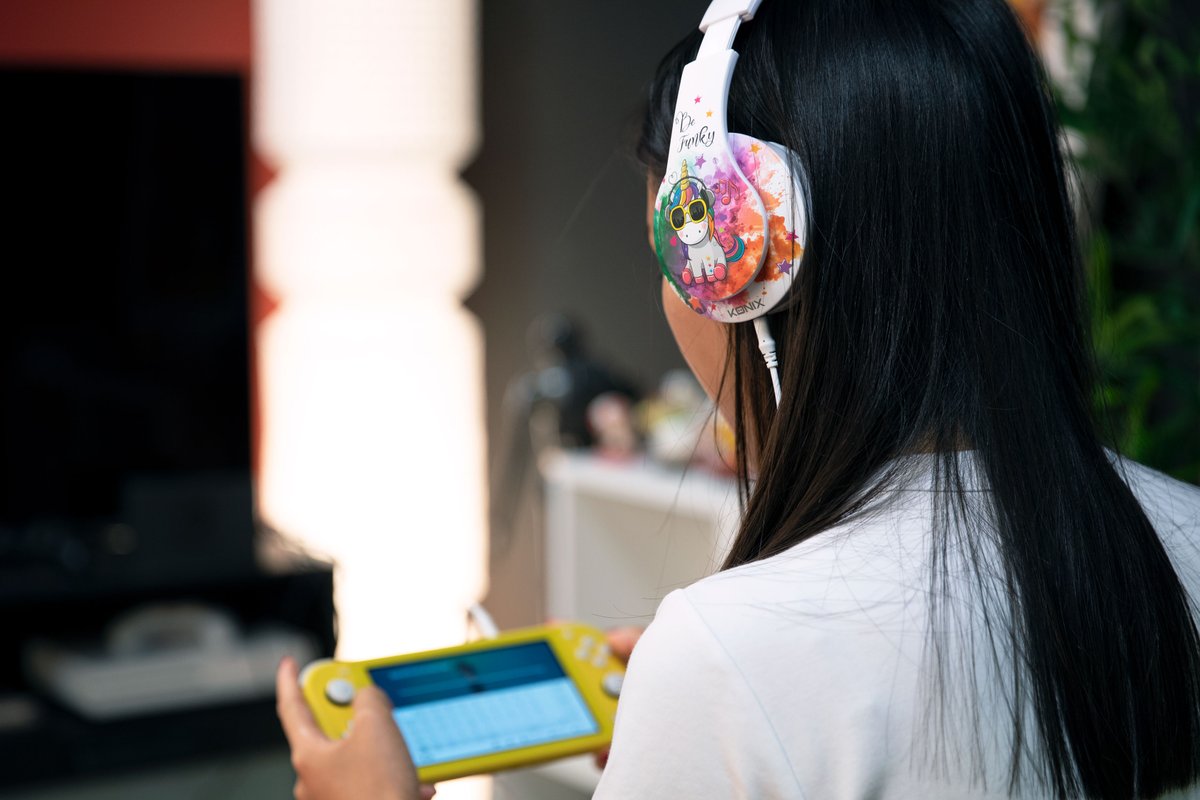 KonixInteract's tweet image. Avec les casques audio Konix Unik, profitez d'un son limpide et d'une élégance incontestable ! 🦄 😜

#Unik #Unicorndesign #Headset #Konix