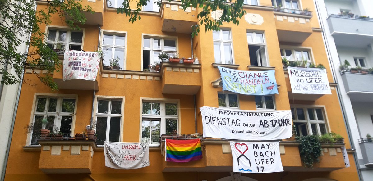 Top organisierte Hausgemeinschaft am Maybachufer 17! Der Kampf um Kommunalisierung nimmt auch hier Fahrt auf. Weil es richtig und nötig ist! Und die Nachbarschaft und Mieter*inneninis sind an deren Seite und kämpfen mit. Natürlich, bei diesem kreativen Protest!