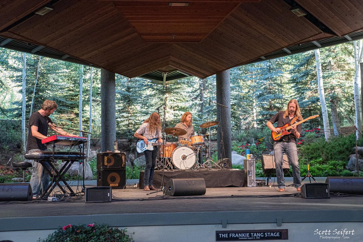 tylerguitar's tweet image. Felt so good to be back in the saddle w @GrantFarm Huge thanks to @VVFoundation hosting us &amp;amp; a small, socially distanced crowd at Gerald Ford Amphitheatre. Great to see ol’ pal #scottseifertphotography as well. Trod on! We’ll make it.
#GrantFarm #CosmicAmericana #TMFG #Farmily