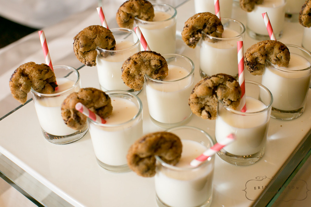 DAmicoEvents's tweet photo. Today is #NationalChocolateChipCookieDay, a reminder to treat yourself to something sweet! You deserve every morsel. 📸: Erin Johnson Photography https://t.co/IRINlpw2hE