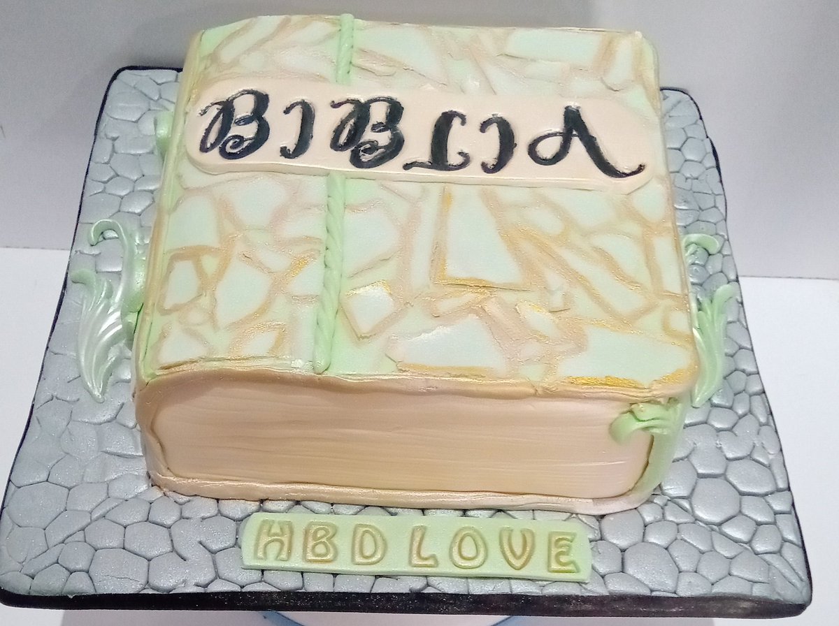 kawiche_doreen's tweet photo. Chocolate orange filled in with oreo buttercream.
#chocolateorangecake
#oreobuttercream
#biblecake https://t.co/x9SmUbmmBN