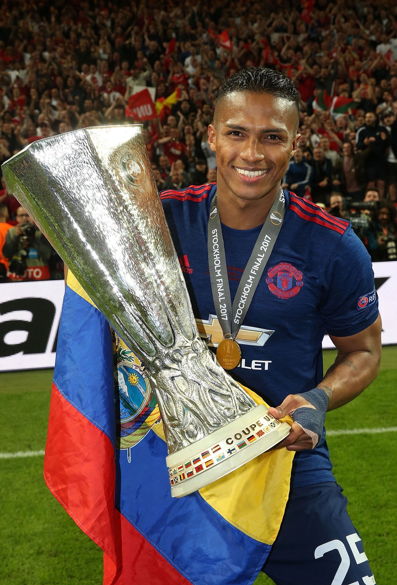 Happy 35th birthday to ex Red Antonio Valencia.     