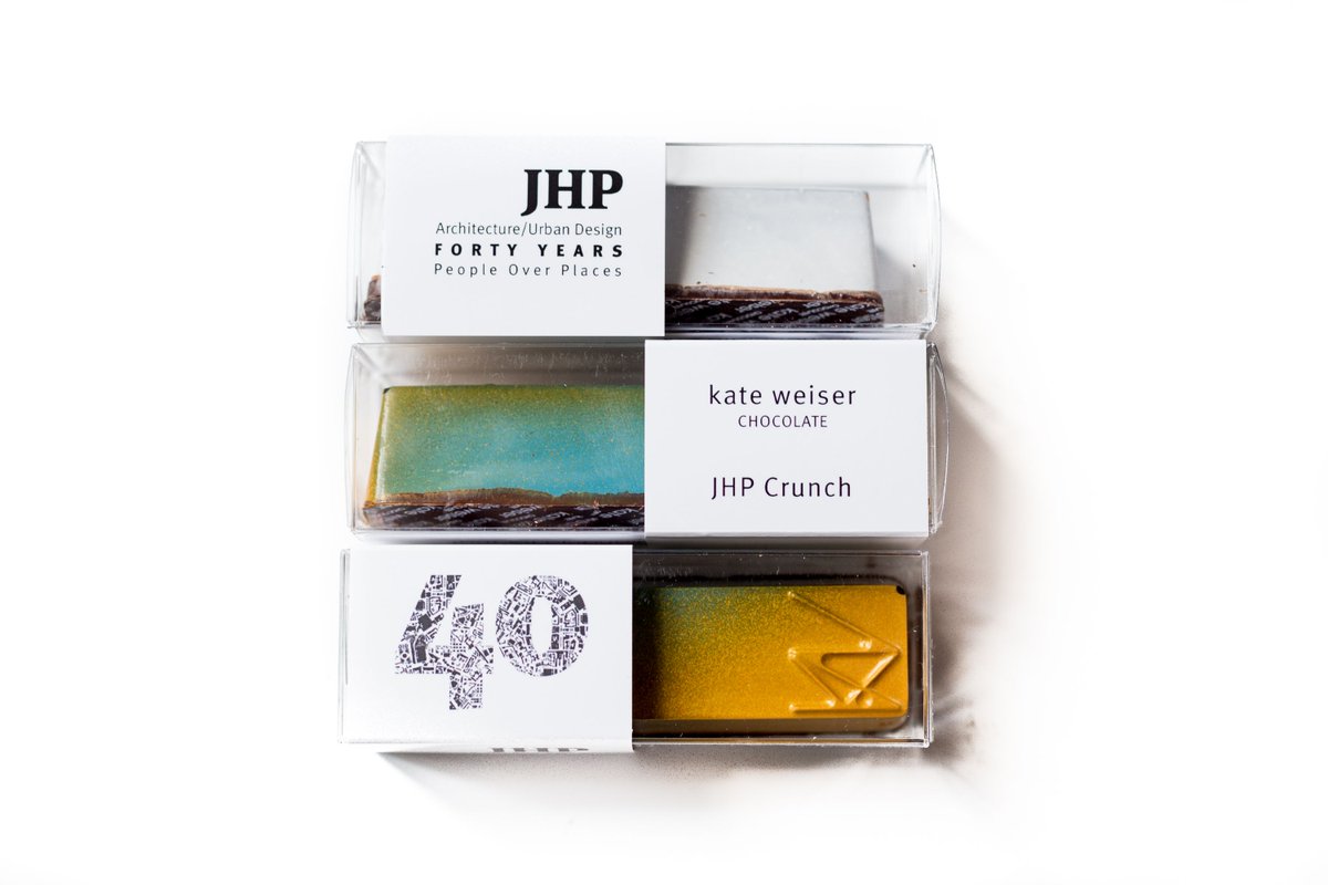 Custom bands and color design on these candy bars for a local business. Tell us your colors and let us work our magic! #kateweiserchocolate #corporategifts #gifting