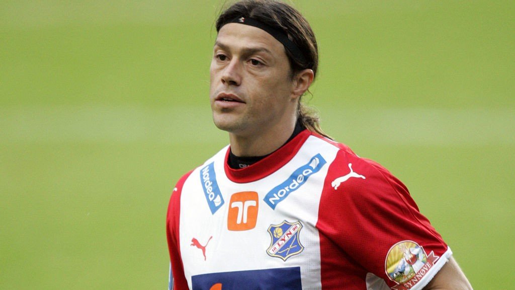 MATÍAS ALMEYDAClub: LynPeriod: 2007Having played at Inter and Lazio, you kinda wouldn't expect Almeyda to show up in Norway of all places. However, he did, but it never worked out for the Argentinian legend. Lyn have since been relegated to the fourth tier in Norway.