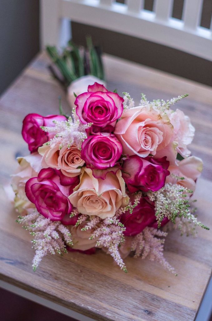 ArtFlowersPT's tweet photo. Wedding Bouquet with roses 👰💐
Букет Невесты из роз!
Свадебный Декоратор в Португалии!🇵🇹
https://t.co/rcs5E45GRG
—————————
#weddingbouquet #bridalbouquetportugal #weddingportugal #portugalwedding #weddingflowersport
#флористлиссабон #свадьбапортугалия #свадебныйдекорпортугалия https://t.co/mJXHDaewvy