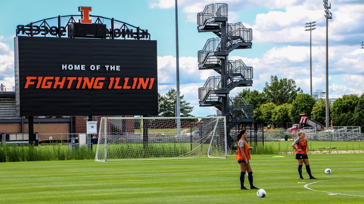 IlliniSoccer's tweet photo. 2️⃣0️⃣2️⃣0️⃣ starts now! 

📸 Views from the first day of training! 

#Illini 🔶⚽️🔷 https://t.co/SAfk05DiVp