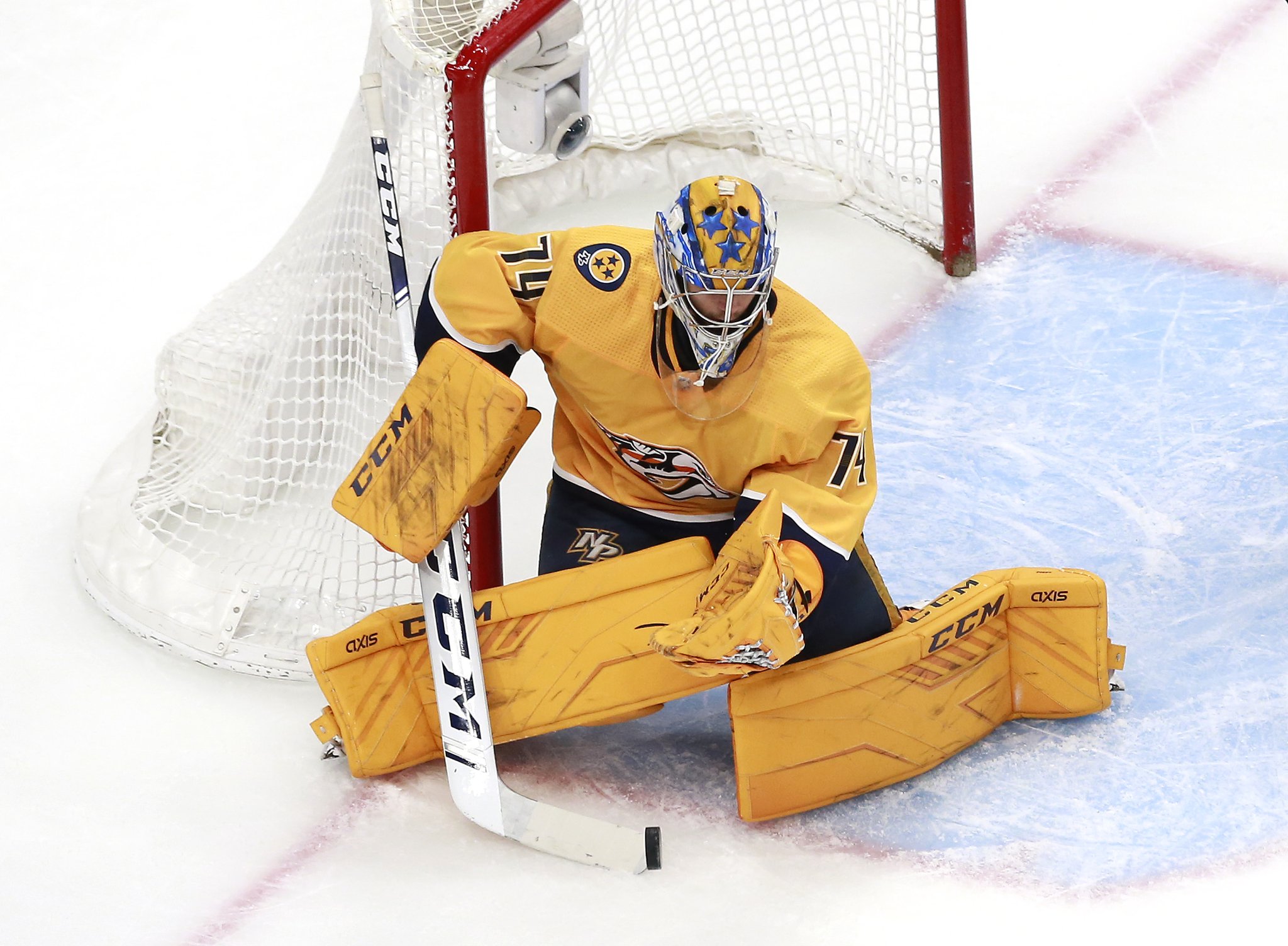 Juuse Saros rocking a new set of @ccmgoalie AXIS gear today in