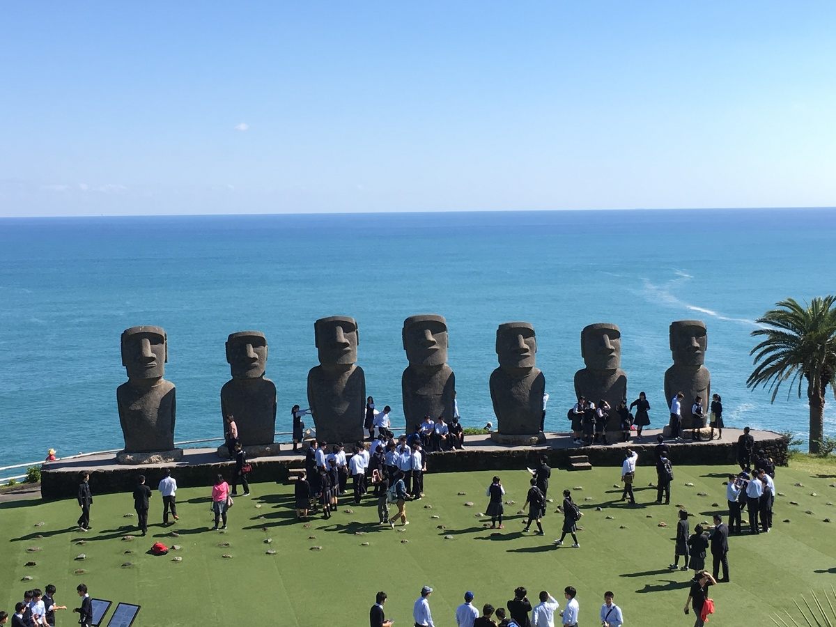 Miyazaki prefecture is home to the only officially authorized reproductions of Easter Island moai statues.Seven exacting recreations of real moai can be found in Sun Messe Nichinan park in Nichinan city.