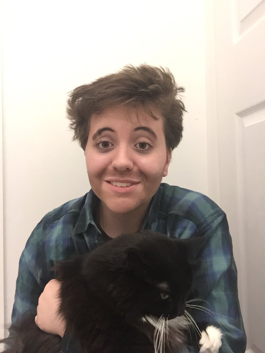 oldspacecryptid's tweet photo. In honor of #15yearsofsunny , here’s my Charlie Kelly cosplay! Ft my cat mittens :) https://t.co/b8sQmW4sK0