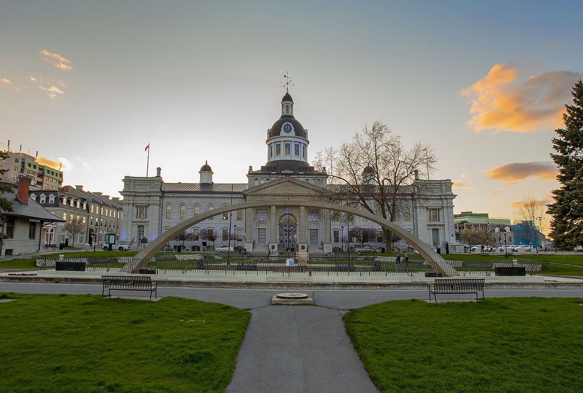 Sunset Ontario Street @cityofkingston #confederationpark #ygk 
Photo credit: @theMomentPhotos