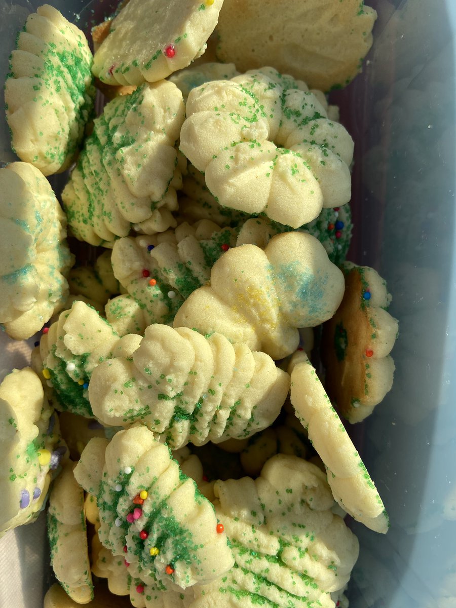 Kirsten_2817's tweet photo. Christmas 🎄 Cookies in August?!? @NP_UPSers #Middleton Preloader Janet hooking me up with my favorite cookies! Hey @jorge_valadez_5 they’re spoiling me! #WeekendServiceTeam @natecruz81 @dugan_gill @UPS_Bauer https://t.co/RO2vSazMbY