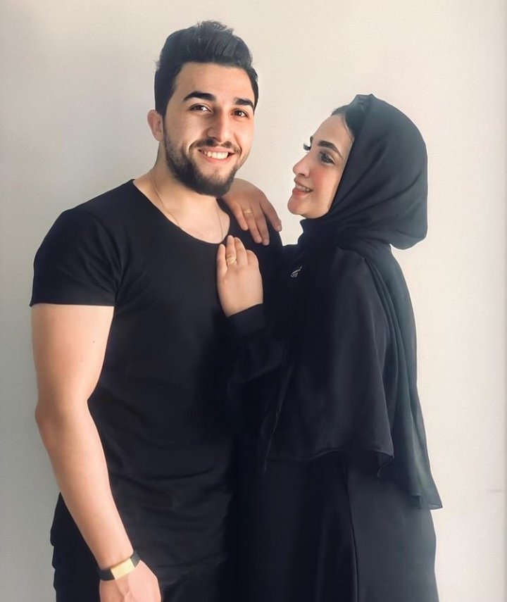 تخيلي انك تتعرفي على حد انتي معجبه بيه من زمان ويتكلم معاكى وكمان يرد بسرعه وتسهروا سوا وتكتشفي كمان انو معجب بيكي وبيحبك وبعدها يخطبك ويتجوزك 
تخيلي!!!