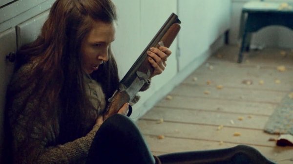 HowdyImTeddie's tweet photo. Waverly with a shot gun. That’s it, that’s the tweet. #WynonnaEarp #Eaper #WayHaught https://t.co/djCQuI9o05