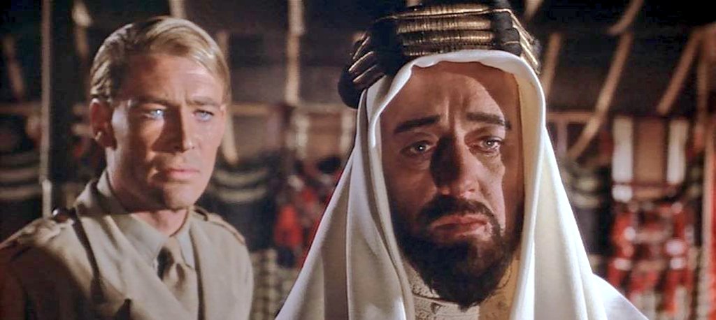 Guinness.En 1962 David Lean le ofreció otra brillante actuación en “Lawrence of Arabia”.Aunque la película recibió numerosos premios, ninguno fue para Guinness, si bien dejó para el recuerdo la magistral interpretación del rey Faisal, con el que colabora el coronel Lawrence