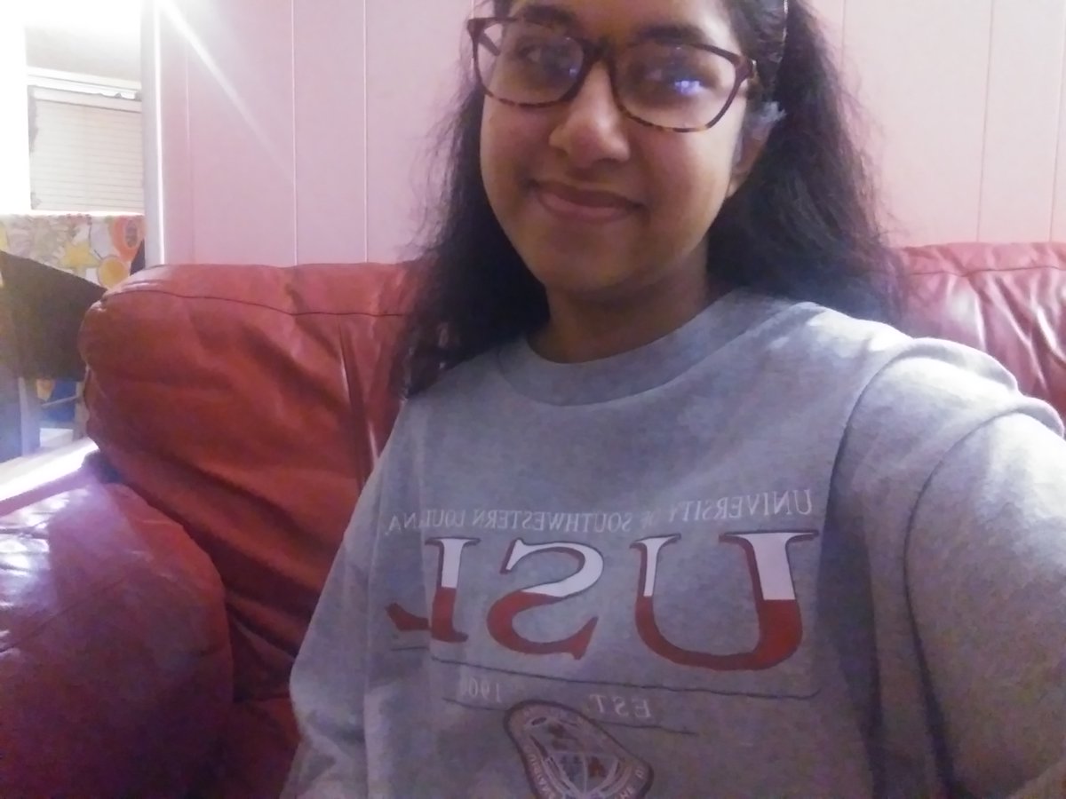 RMSIPTX's tweet photo. Check out our interns, in their future college gear!!! #RMSIP @USL https://t.co/YpqVgHzUb4