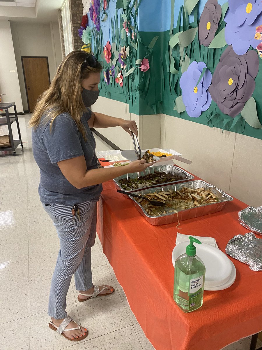 CESTinyTigers's tweet photo. Thank you Mr.Alderman, Dr.Tremmel, and Central Office staff for providing lunch for CES staff today. It was yummy!! #cestinytigers #cisdtigers https://t.co/aqL3LQwY9M