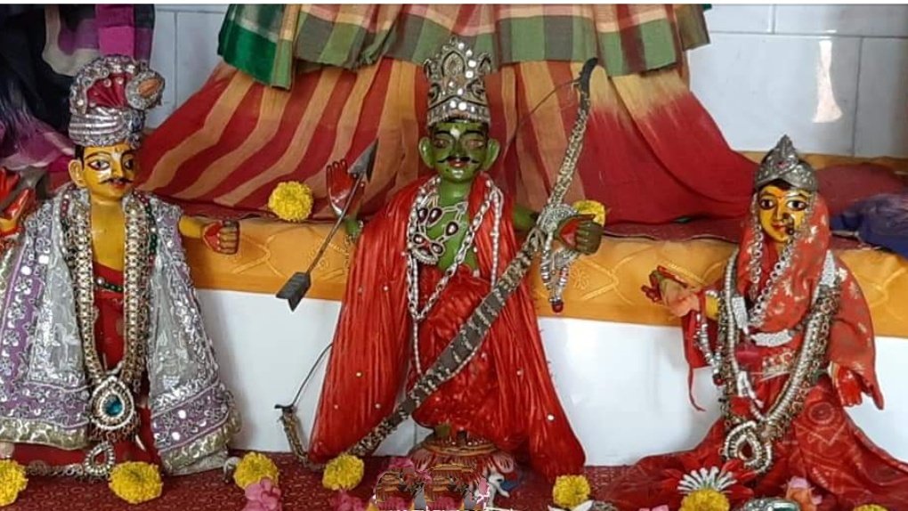 ShrI rAmaH. Naresh kumar Ghat, Kalna, Bardhaman. Not to be confused with previously posted another pic of rAma from Ram Durbar, Kalna. He's different.