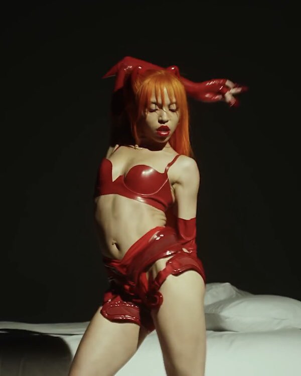 twigsupdates's tweet photo. nobody serves like her 🔥 https://t.co/yuz2OZqt01