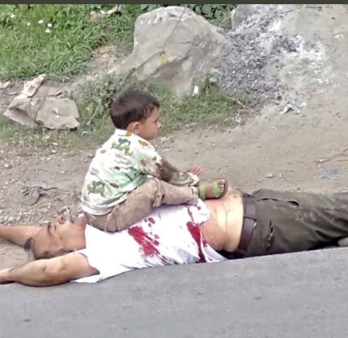 Det_Pikachuo2's tweet photo. -What’s your fault boy? Why is your dad dead?
+I���m a Muslim.
-Oh yes. I forgot the fact that BEING A MUSLIME IS CRIME.

Muslims in Kashmir are innocent. 
Their lives matter as #BlackLivesMatter

Be their voice.
#SaveKashmir and save humanity. 
#stand_for_kashmir https://t.co/oaeAGbiDrK