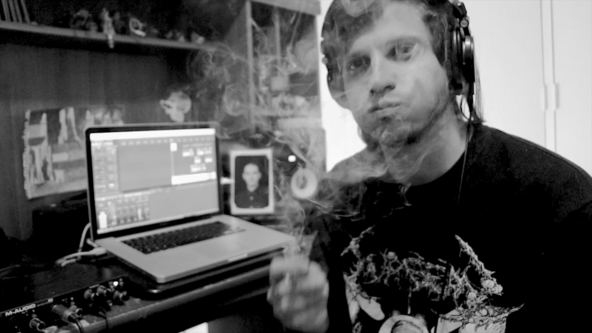 SONN_Music's tweet photo. El es Alfonso vocalista de Douchebagz y de Craven Mexico, aportó mucha originalidad y un fraseo agresivo y extremo, sin tapujos y sin miedo. Orgulloso miembro de SONN.
#unitedwestand #mexico #deathmetalvocals #metalmexicano #screamsofnonation #420 https://t.co/BXKFbROUtK