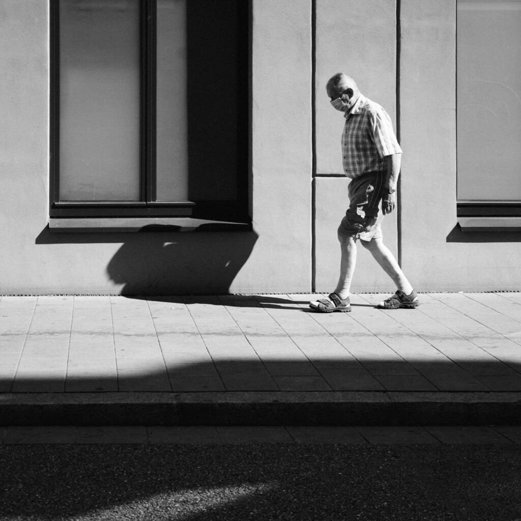 Covered—
.
.
.
.
.
#capturestreets #artofart #peraphotogallery #rayoflight #blackandwhite #streetphotographer #soulofstreet #zonestreet #35mmstreetphotography #life #contemporaryart #friendsinstreets #streets_storytelling #lightandshadow #lensculturestre… instagr.am/p/CDeeWOHJU7V/