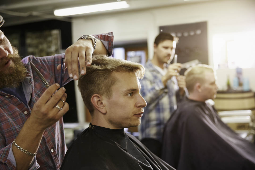 парикмахер. в парикмахерской архив. девка отдалась парикмахеру. мем постригся налысо. стрижка 22 11.