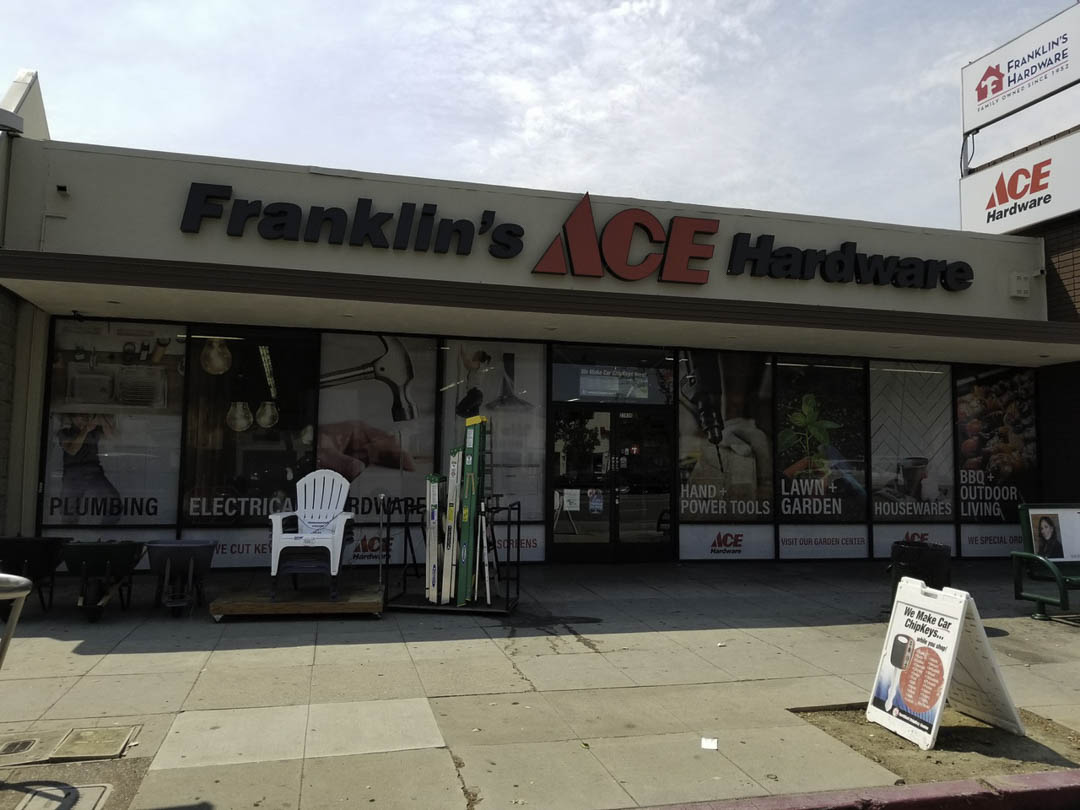 EzmSign's tweet photo. We just uploaded a Youtube video highlighting what our company has to offer in and around the Los Angeles, CA area. Check it out and let us know what you think in the comments! #LosAngelesCA #EZMSIGN https://t.co/GAFeZoFKSz https://t.co/lmqBdBWG0o