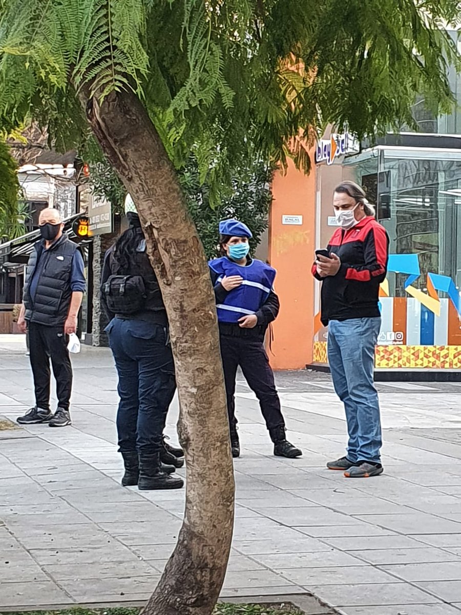 FabinCarmona's tweet image. #ChauCantilo Mi ultima "gestión " como "ex" director de Cantilo...
Ayer llamaron al 911 denunciando que en la radio había "una fiesta". Vinieron 4 policias. Les dije "no, al contrario, se trata de un velorio". 
Fui convincente. Y se fueron.