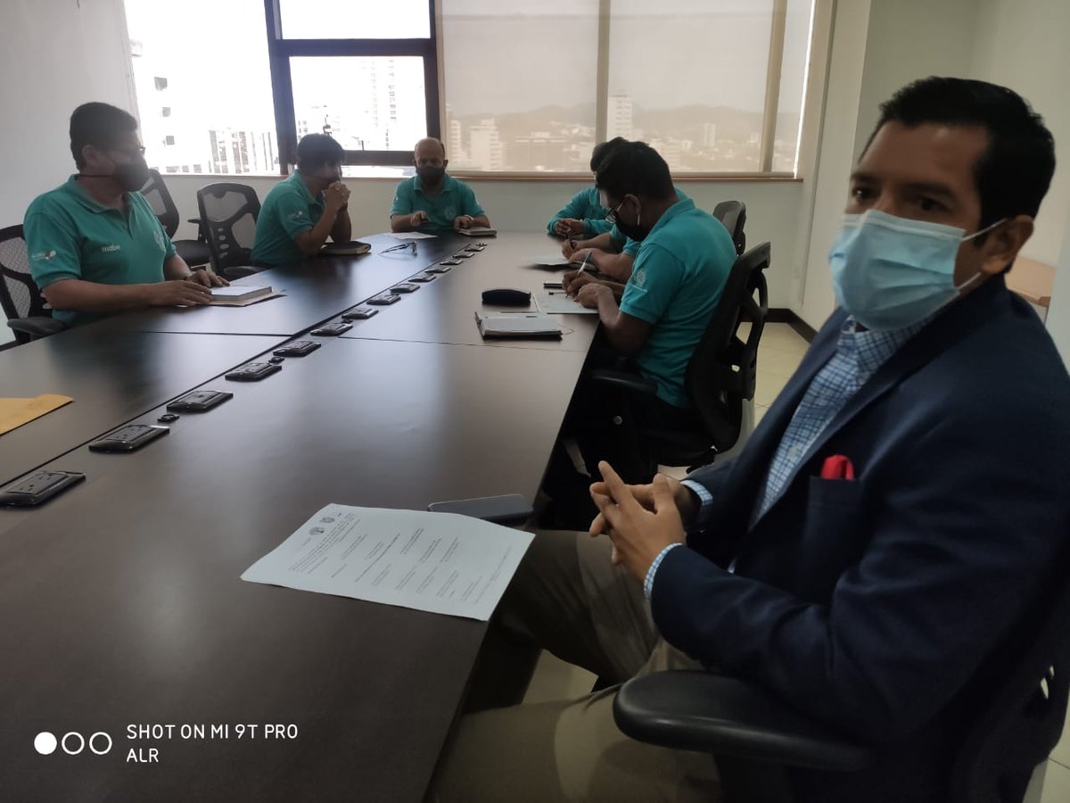 MinTrabajoEc's tweet photo. #MDTGuayaquil | Participamos de la suscripción del Vigésimo Tercer Contrato Colectivo entre en el Comité de empresas de trabajadores y representantes de @mabeecuador, el cual garantizará los derechos laborales a más de 480 trabajadores. https://t.co/4moYLLLv1I