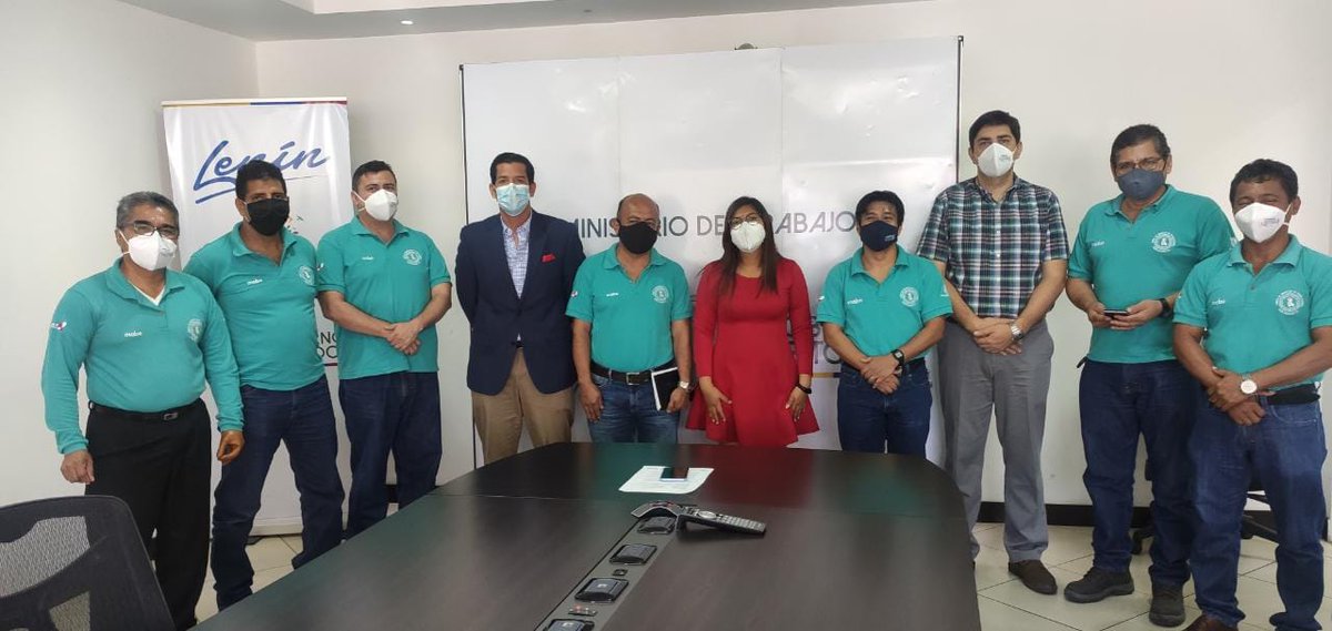 MinTrabajoEc's tweet photo. #MDTGuayaquil | Participamos de la suscripción del Vigésimo Tercer Contrato Colectivo entre en el Comité de empresas de trabajadores y representantes de @mabeecuador, el cual garantizará los derechos laborales a más de 480 trabajadores. https://t.co/4moYLLLv1I