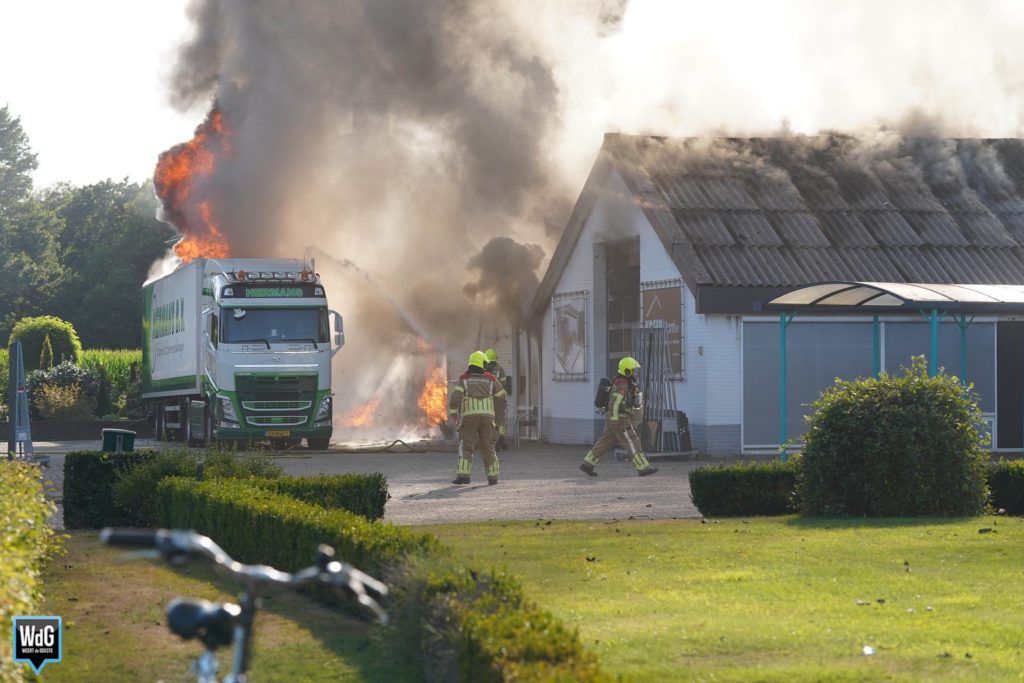 Grote brand in opslagloods Rietstraat Laar ?. #Weert.