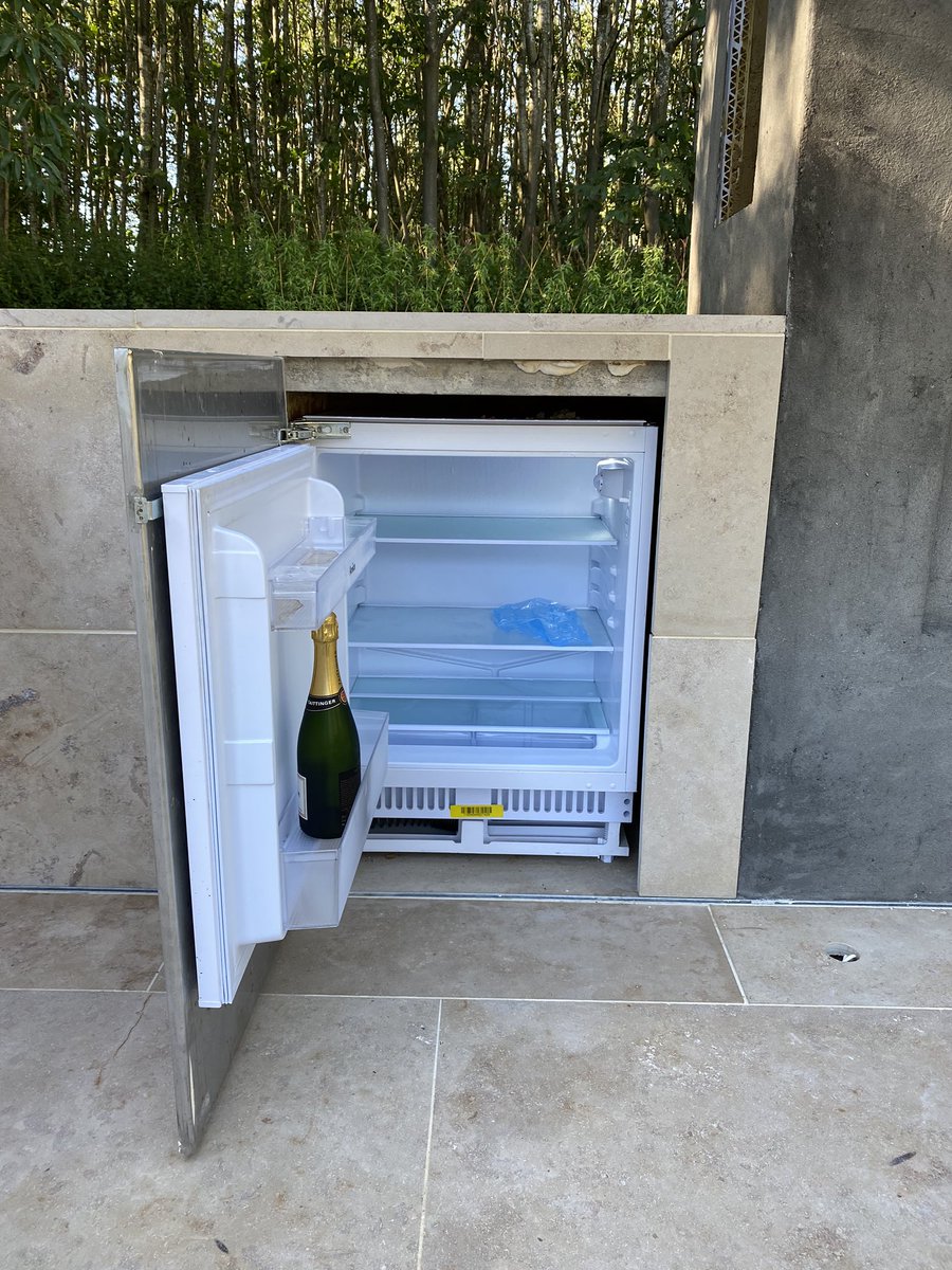 Hidden / bespoke / outdoor / fridge 
Unreal result but plenty of planning. Special thanks to <a href="/GavinWalley/">Gavin London Stone</a> and <a href="/_LONDONSTONE/">London Stone</a> plus metal work from Molesey Metal Works. Nearly finished..... <a href="/PollyannaWGD/">Pollyanna Wilkinson</a> the champagne is chilling 🍾