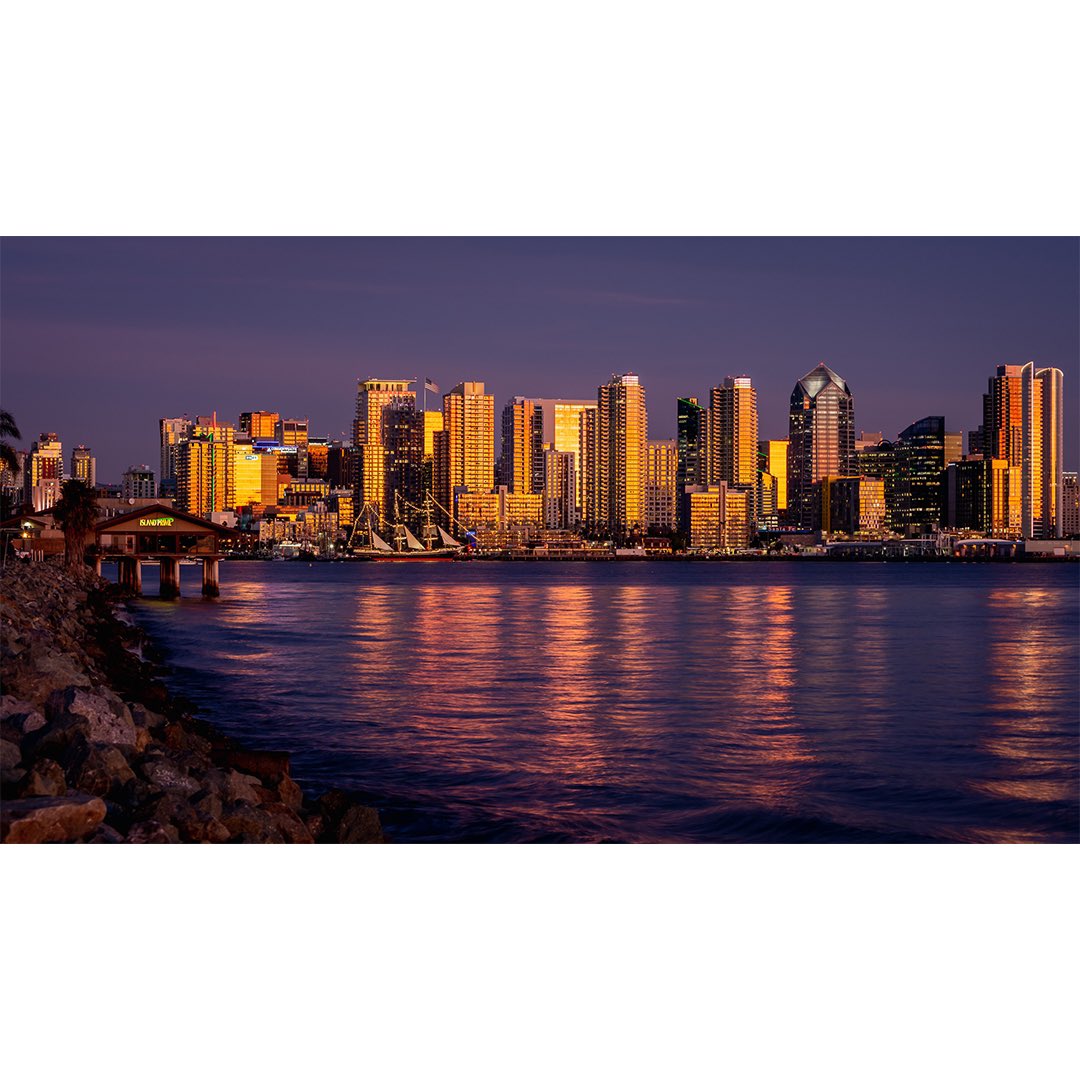 #Skyline of #SanDiego #cityscape #California #asalviphotography #sunset #golden #goldenhour #PARADISE #purple <a href="/SanDiegoMag/">San Diego Mag</a> @sdreader <a href="/SanDiegoAirport/">San Diego Airport</a>