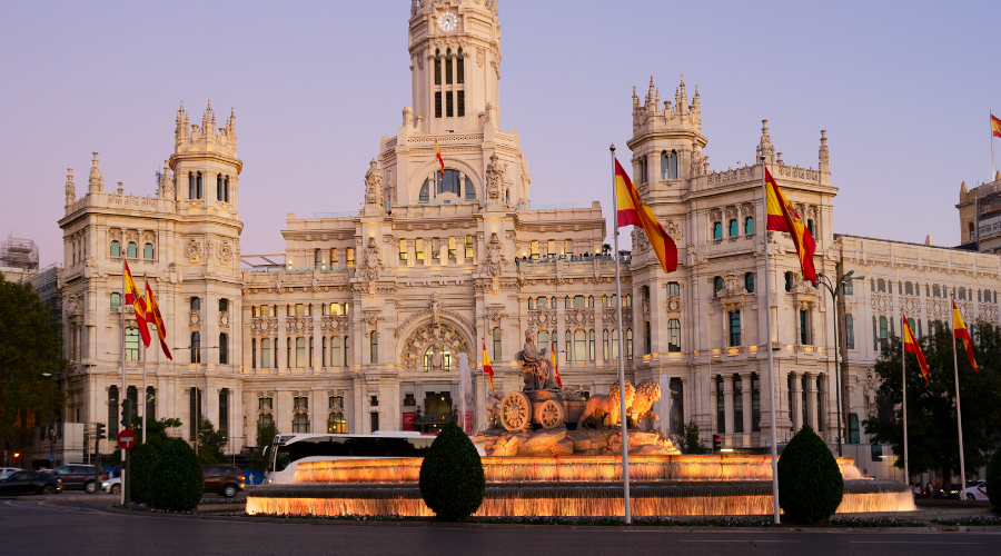 Our next stop is: Castilla-La Mancha. Its variety is spoken mostly in Albacete and Ciudad Real, but also in Toledo, Cuenca, the south of Madrid and some villages in Valencia.