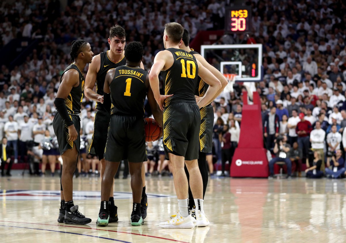 IowaHoops's tweet photo. Teammates React To Garza's Return: https://t.co/dsJfly2nFY
#Hawkeyes | #GarzaReturns https://t.co/vROFSr0aOl