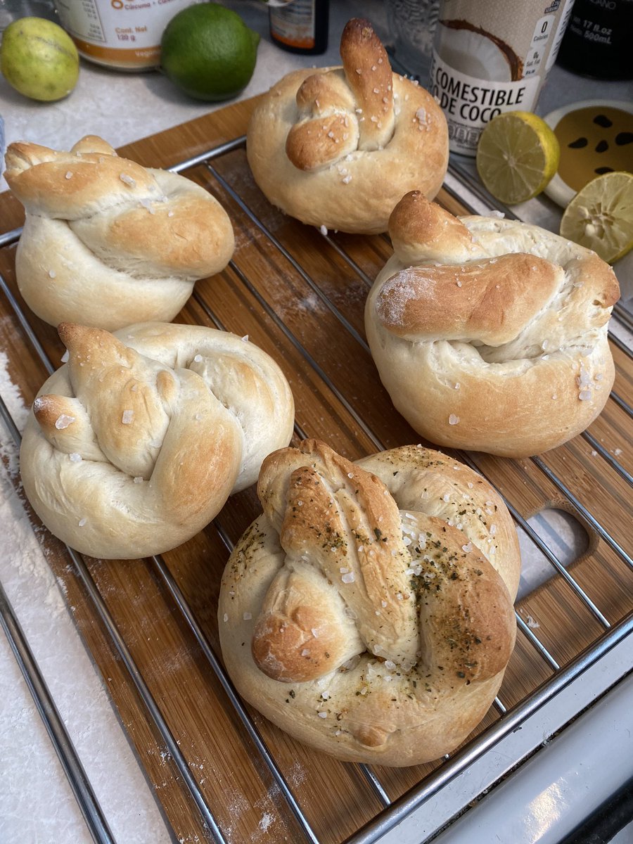 Cakeusvsreality's tweet photo. Our baker @adjanyu baked some delicious Pretzels 🥨 https://t.co/89FbDYrB7O
