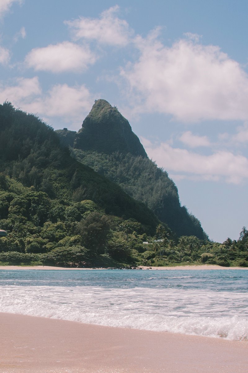 Makana mountain in Hā'ena, on the North Shore of Kaua'i, is where the magic of the 'ōahi ceremony takes place. A ceremony of strength between some of the Hawaiian Kane (men) to see who could cast a burning log far enough to reach the ali'i (high chief) that waits in canoes below.
