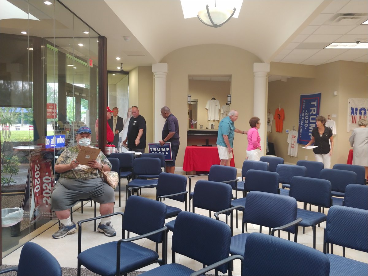 amazgrace2's tweet photo. Busy day at Trump Victory HQ in Volusia County..Voter Registration, AB Request and Volunteer Sign up..as we #LeadRight to #Trump2020 and #KeepVolusiaRed Cat5Cavalry https://t.co/hM9AeCXlBe