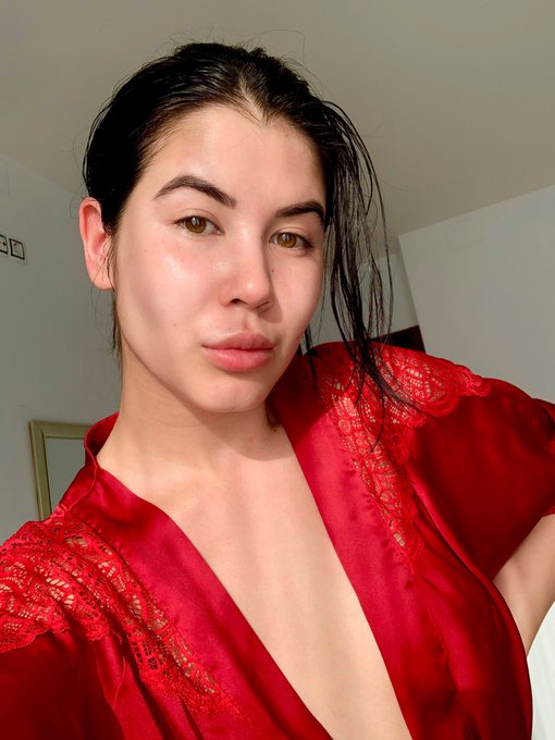 No make-up https://t.co/l6aNHS5T0R