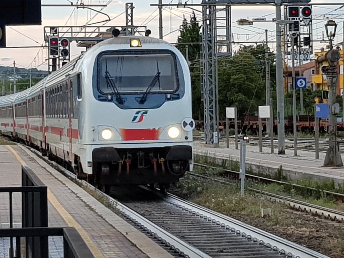 Then back to town on the Intercity. It's even got a buffet, of sorts - but nothing even remotely resembling a  @_DiningCar