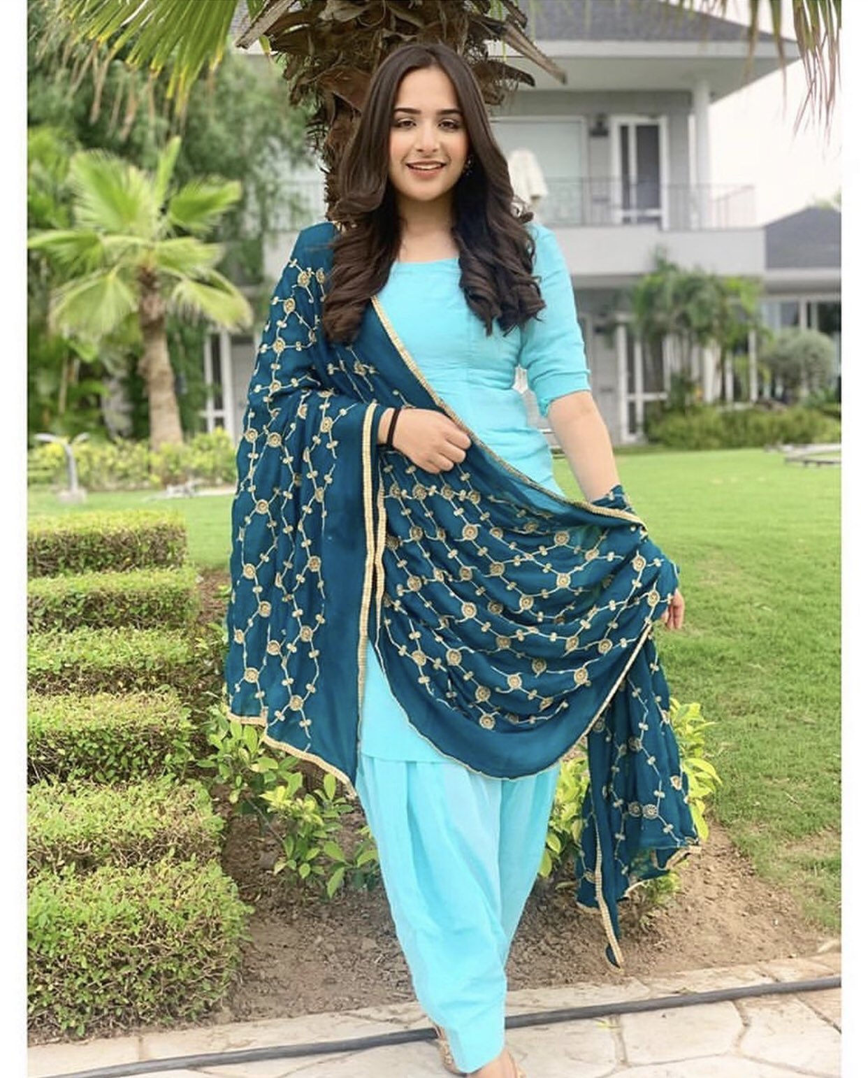 Punjabi suit colour 2025