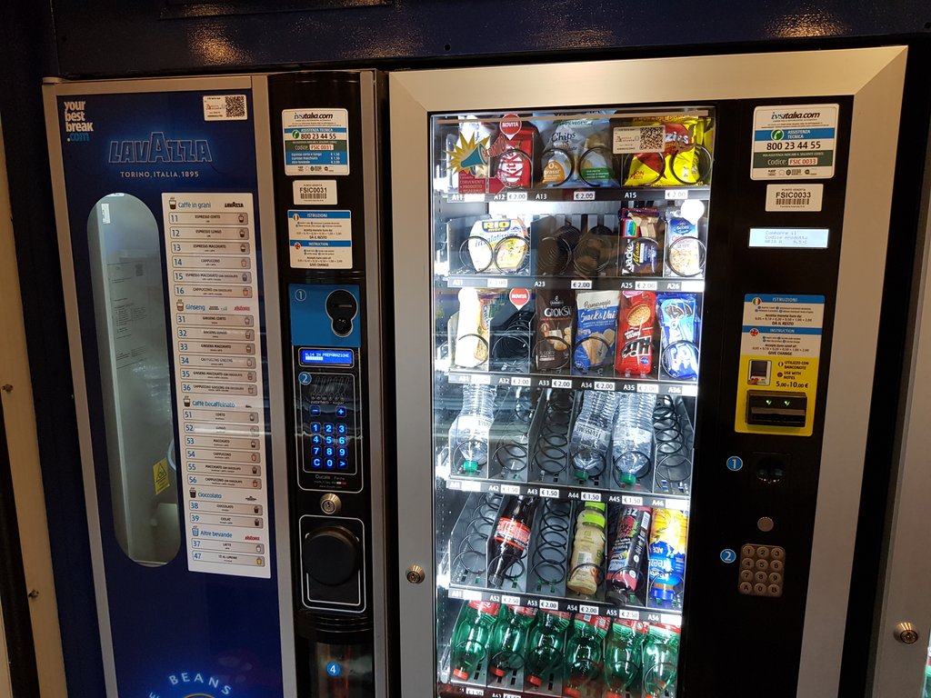 Then back to town on the Intercity. It's even got a buffet, of sorts - but nothing even remotely resembling a  @_DiningCar