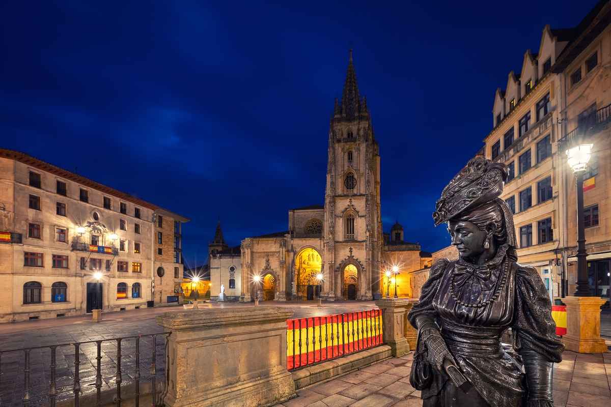 Next stop: Asturias, one of the most stunning areas. The Asturian dialect is spoken in Asturias and some villages in León, Zamora and Cantabria.