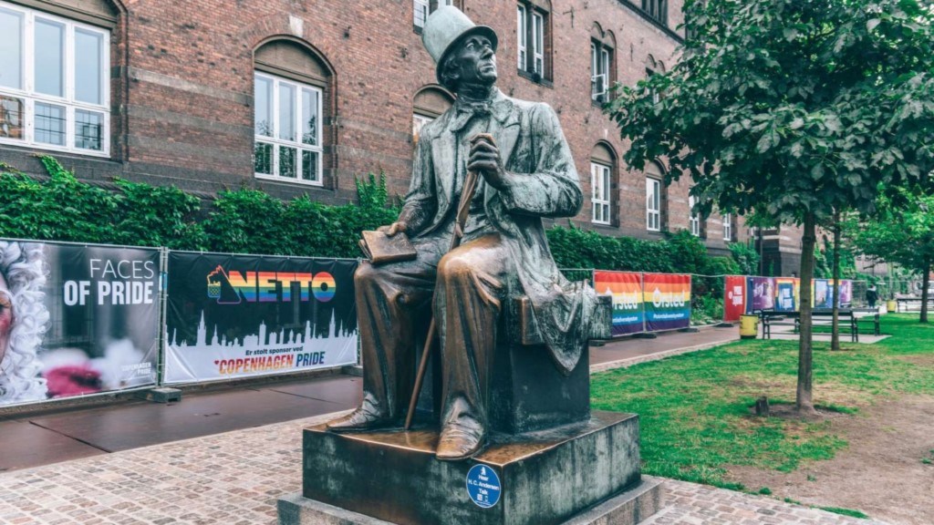 GiordaEmi's tweet photo. #HansChristianAndersen, sovente, carpiva elementi dal reale, infondendo in essi magia, e altrettanti personaggi delle sue #fiabe furono ispirati da veri incontri.
https://t.co/byGmibiaXt
#Usignolo #Tinuviel #Luthien #Tolkien #JRRTolkien #leggere #cultura #arte #4agosto #love https://t.co/BPAnikZiWo