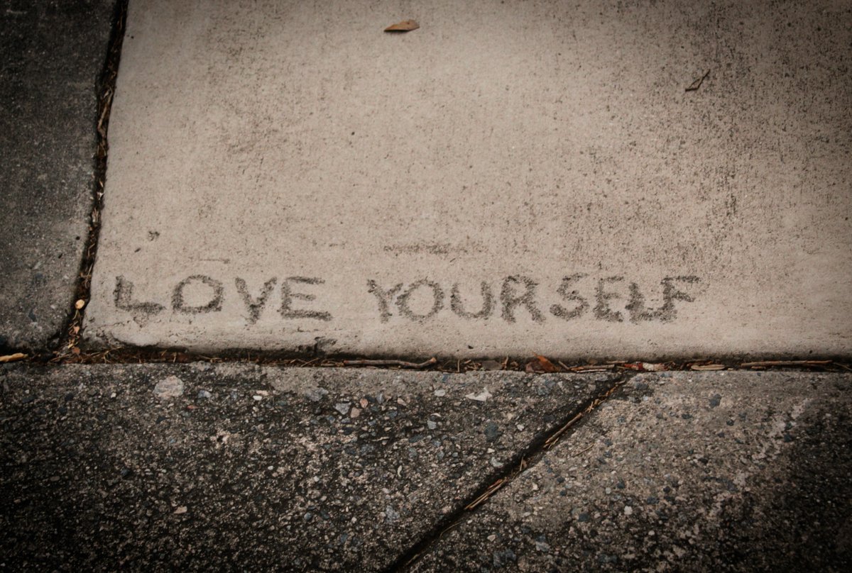 modernonsocial's tweet photo. #Self-esteem informs our experiences. It allows us to identify when we feel really #good, and when maybe we feel really bad. Self-esteem also helps us identify what we can do to #feelbetter. #positivemindset #reflection #perspective #selfcare #introspection #reframingthoughts https://t.co/jTNFrDgV3n