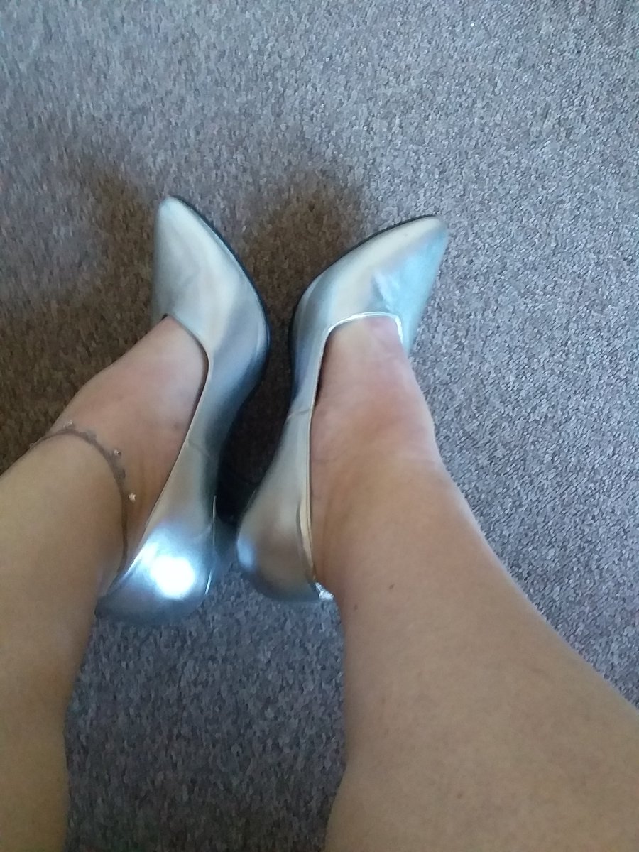 Mandy94555330's tweet photo. Do u like my shoes? https://t.co/vfV4RT1525