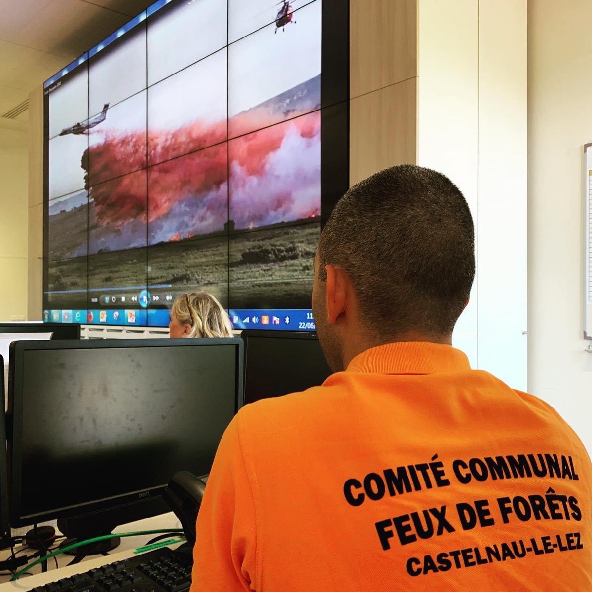 VincentAzuara's tweet image. 🔥J’ai ce soir une pensée pour l’ensemble des @Pompiers_13, #FORSAP, #bénévoles des #CCFF/#RCSC et #SDIS en renfort engagés sur l’important #incendie de #Martigues dans le @departement13. #Courage et #prudence.